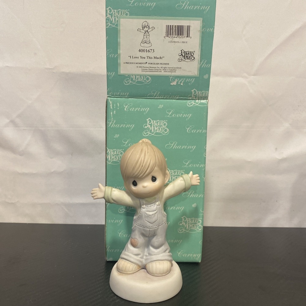 Vintage Precious Moments Figurine 4001673 "I Love You This Much" Boy 2004